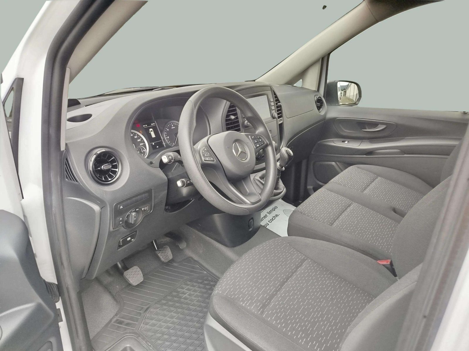 2_12_Interior_1784363930751